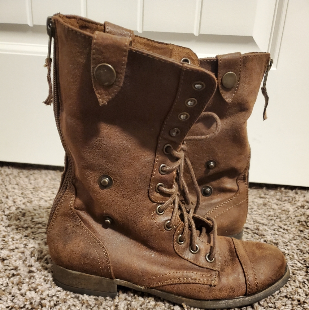 Boots - Picture 3 of 3